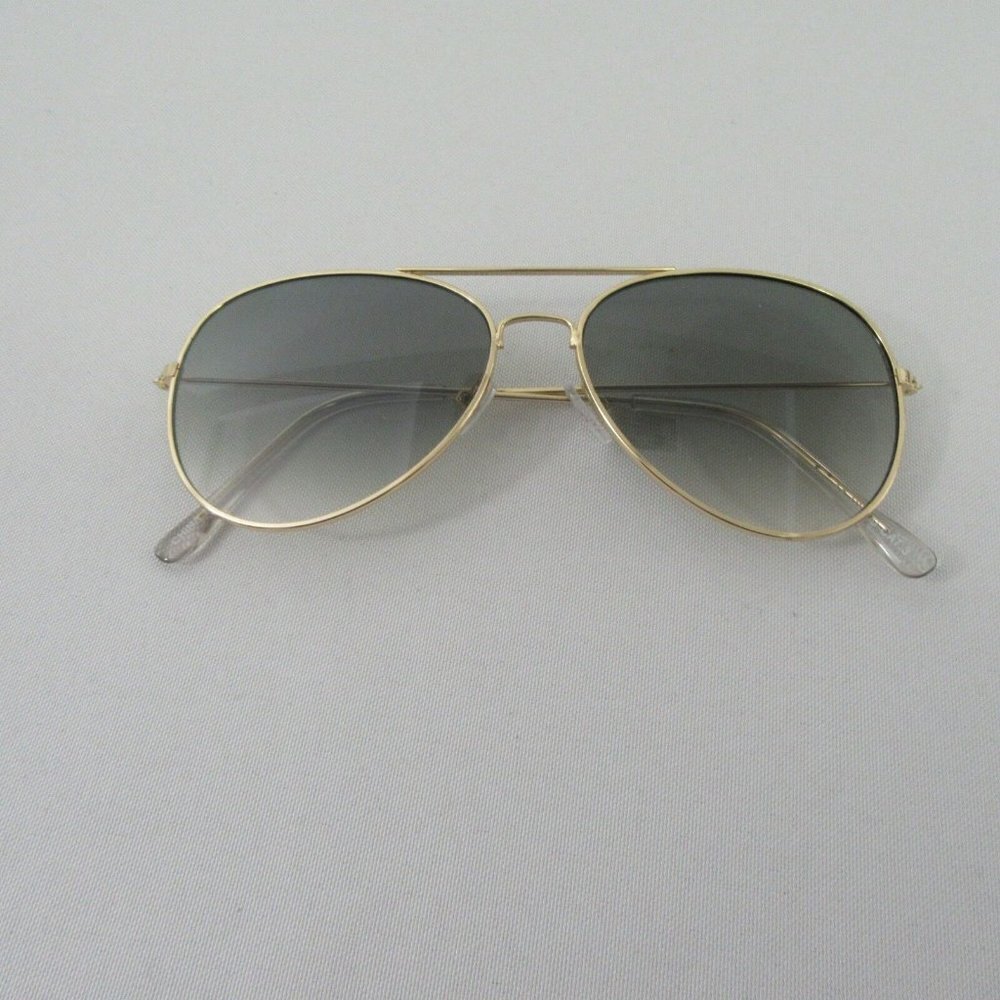 Ombre Gray Lens Gold Metal Frame Sunglasses
New - Picture 6 of 6